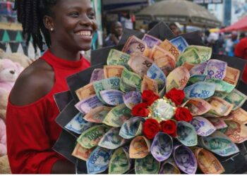 Ghana Arrests 7 Women Over Popular Money Bouquets as Bank Cracks Down