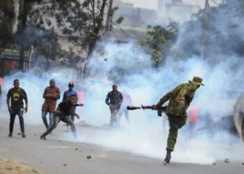 Kitale Chaos: 2 Police Officers Injured as Sifuna and Ruto Convoys Encounter Each Other